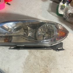 Headlight for either a Honda Odyssey or Toyota