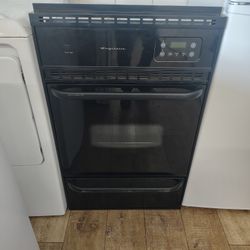 Frigidaire Gas Wall Oven  24" Wide 25"Deep 35"Tall   In Excellent Working Condition 