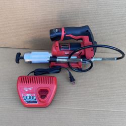 M12  Milwaukee  Grease  Gun  Kit 