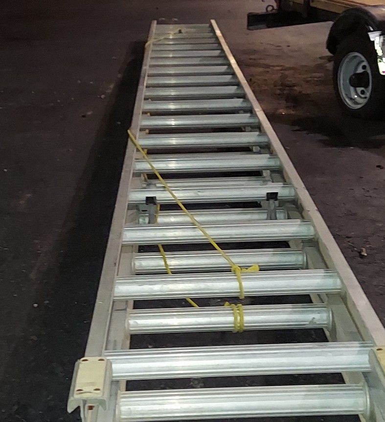 32' Ext Ladder Aluminum WERNER Med Duty 