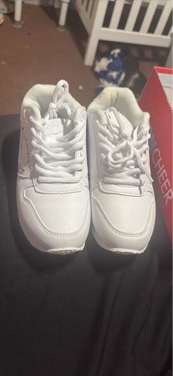 Cheer shoes