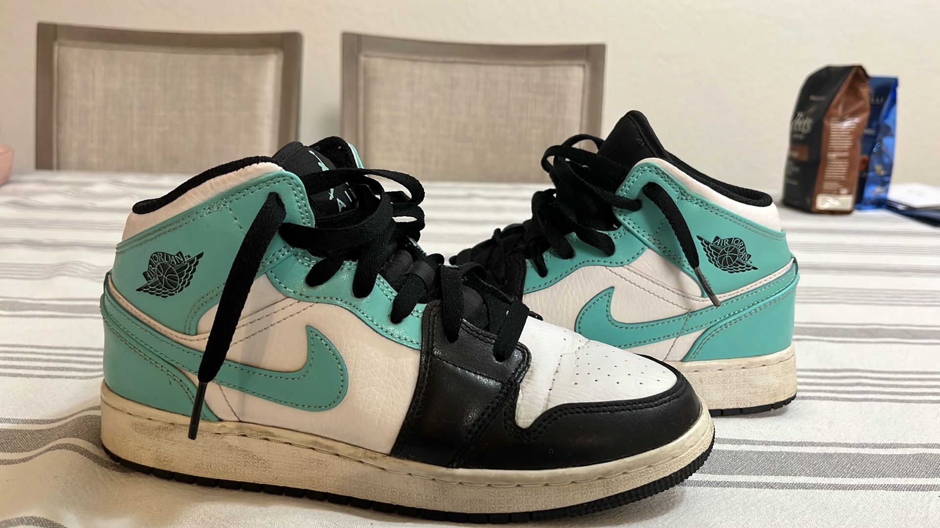 Air Jordan 1 “Tropical twist” Size 5.5