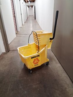Rubbermaid commercial mop bucket pickup 3-8:30 pm rainbow/charleston cash only read description