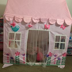 Little Girls Play House 