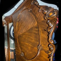 Mahogany Wood Queen Size Sleigh Bed.