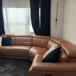 5 Seat Leather Sofa With Console And 2 Recliners
