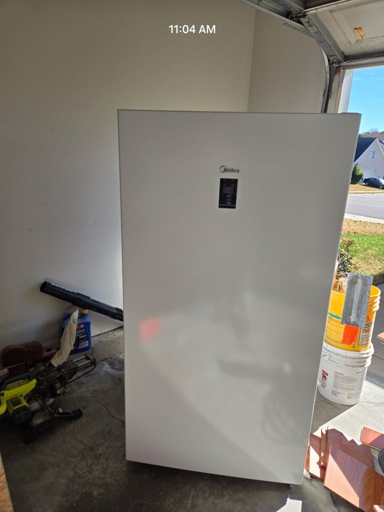 Midea 17 Cu Ft Upright Freezer