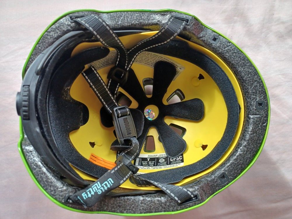 Nutcase Street Helmet with MIPS- Size XS
