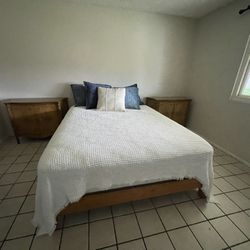 Queen Bed And Two Dressers 