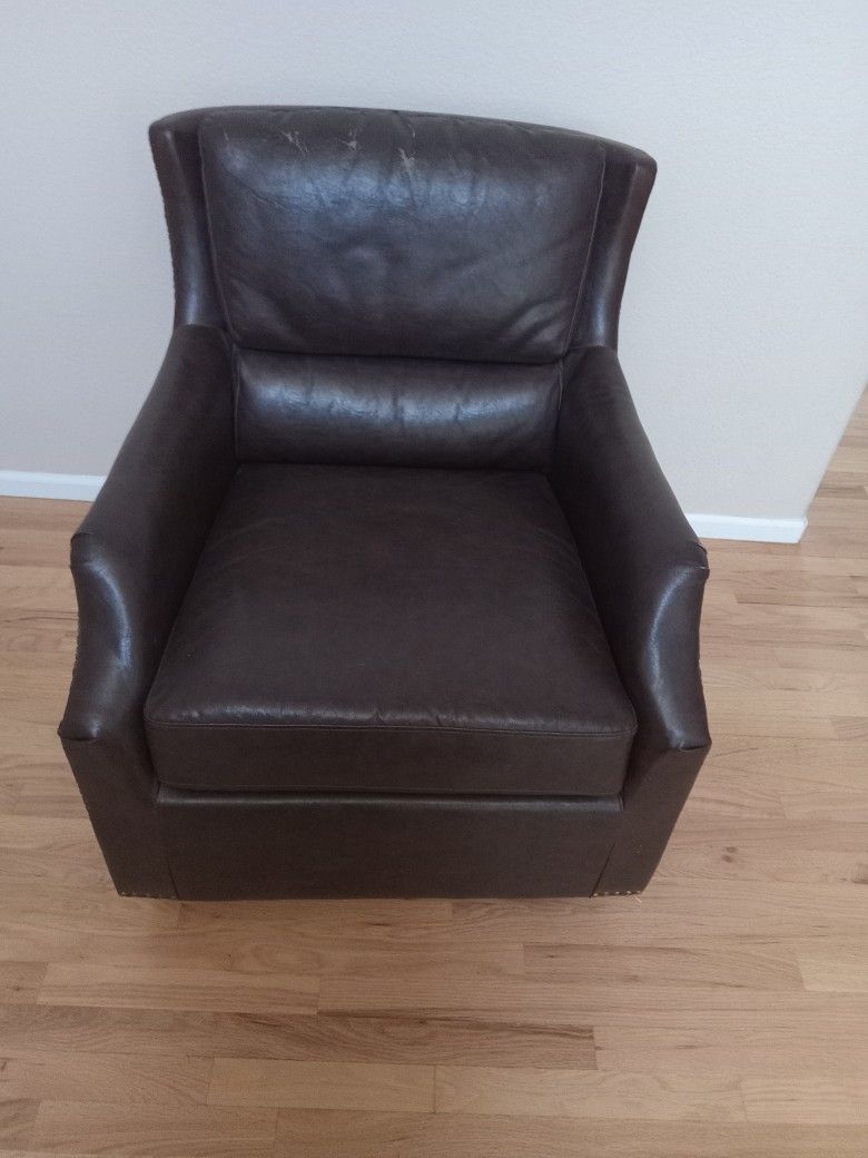 Club Swivel Chair