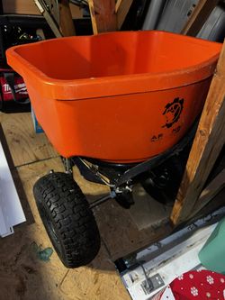 Ariens 100lb push behind Salt spreader