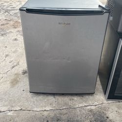 Whirlpool Mini Refrigerator 