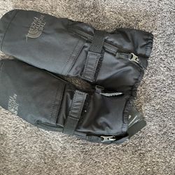 4t kids Northface snow gloves like new condition . $6 pickup Bushard Yorktown Hb