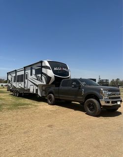 Fifth Wheel Trailer