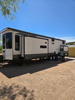 2022 Forrest River Grand Lodge 40ft Destination Trailer / Ready to live in / Needs some minor repairs! 30K OBO