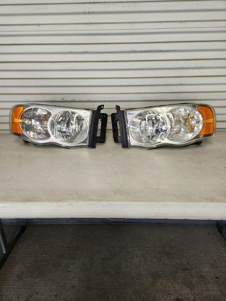 2002 To 2005 Dodge Ram Headlights