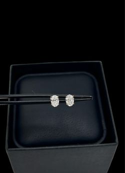 0.75 Carat Oval shape Diamond Earrings in Gold