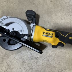 Dewalt Atomic 20V MAX* Brushless Cordless Circular Saw