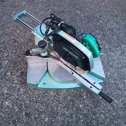Hitachi 8.5 In Sliding Miter Chop Saw. Vgood Condition( with New Hitachi Blade I Not shown) For Pick Up Fremont Seattle. No Low Ball/Trades Please 