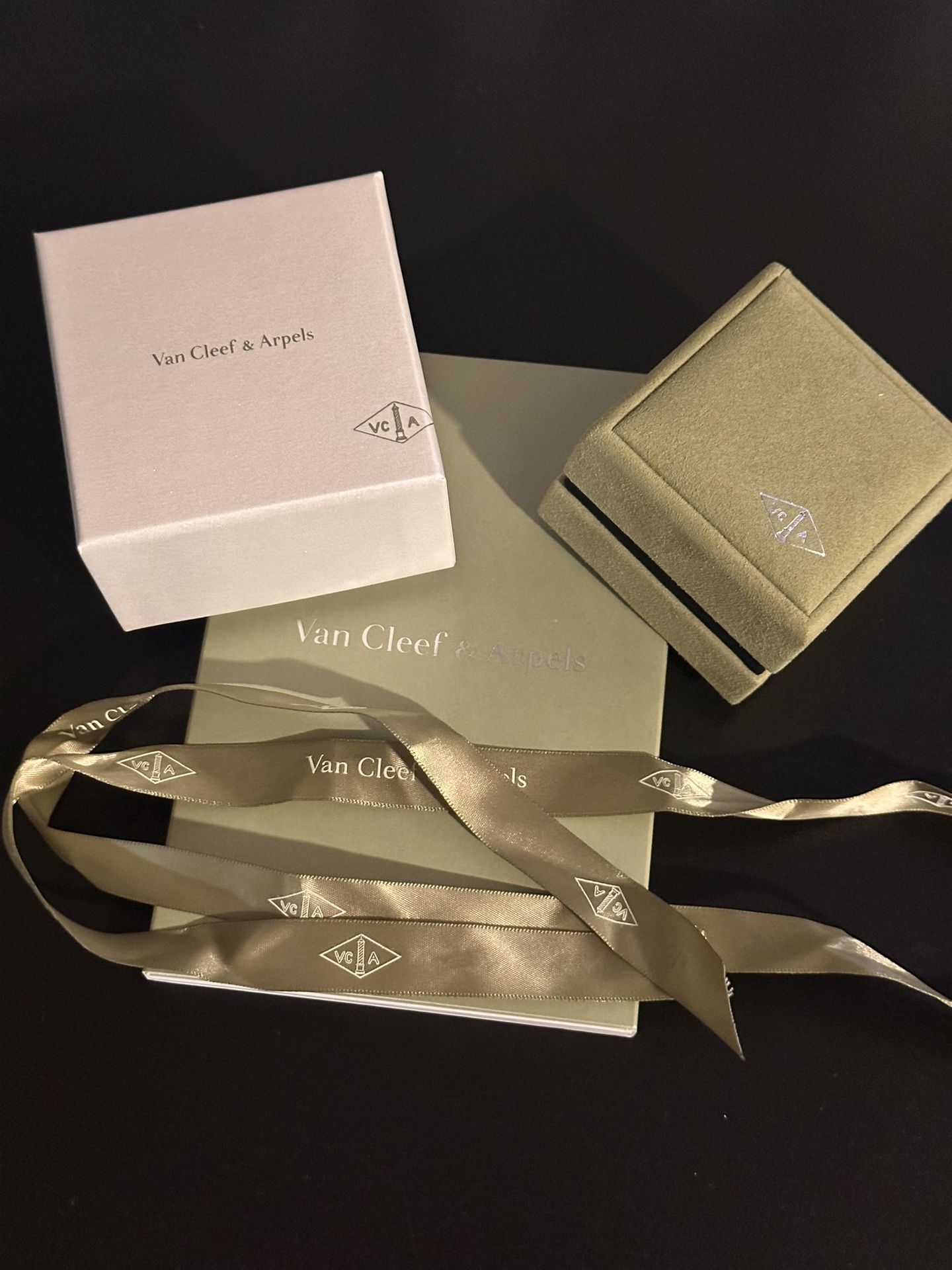  Van Cleef & Arpels Empty Suade Jewelry Case and Box with Booklet and Ribbon With Paper Bag