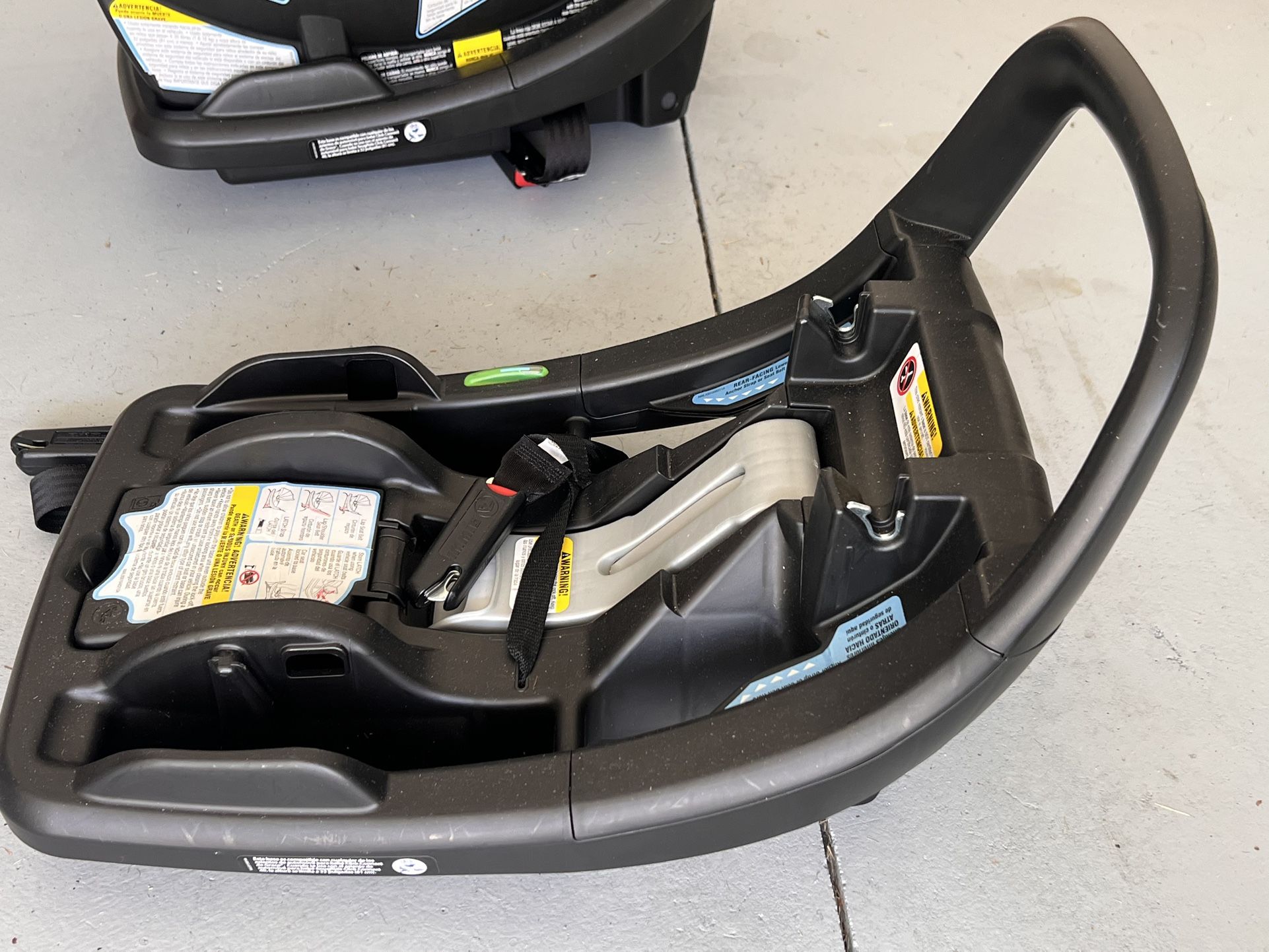 Graco  snugfit 35 lx baby car seat  w/ extra base