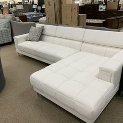 SECTIONALS/BEDROOM SETS 