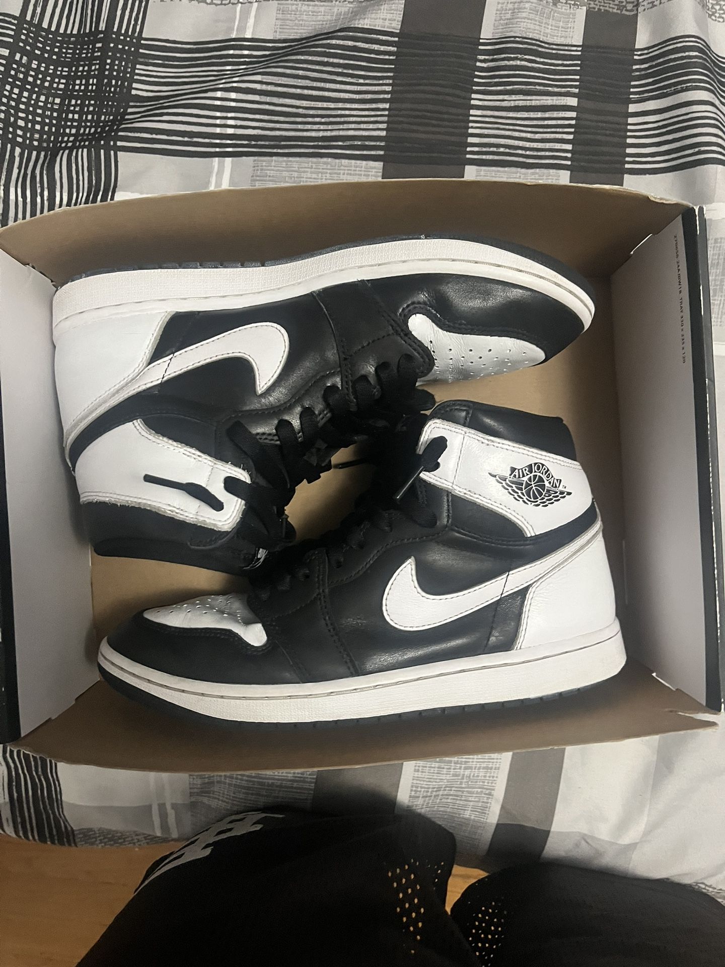 Jordan 1 High (Black & White)