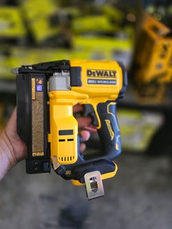 DeWalt 20V Brushless 23-Gauge Pin Nailer