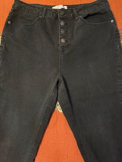 Ladies black jeans brand No boundaries size 15 like new