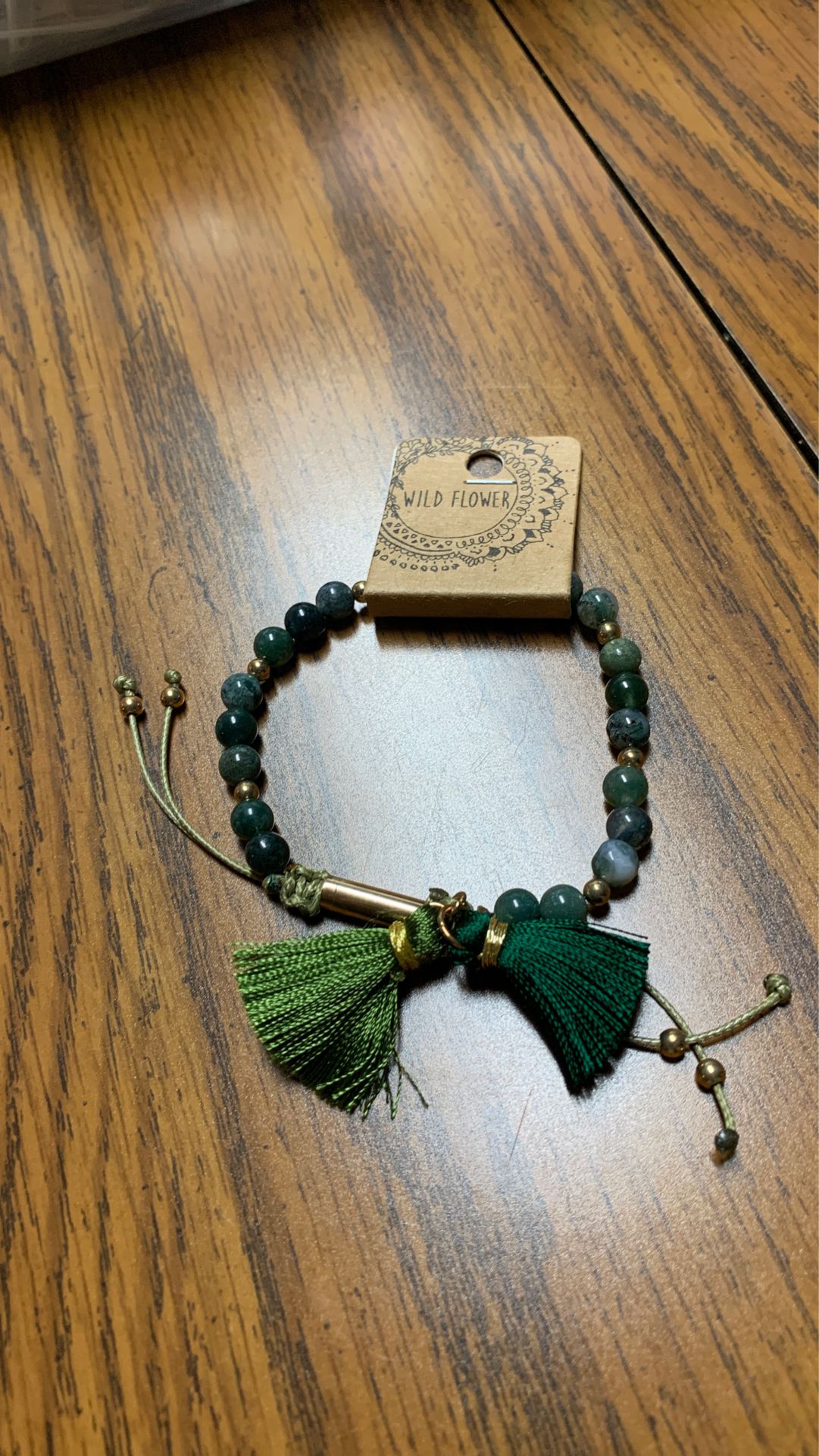 Brand new wild flower green bracelet