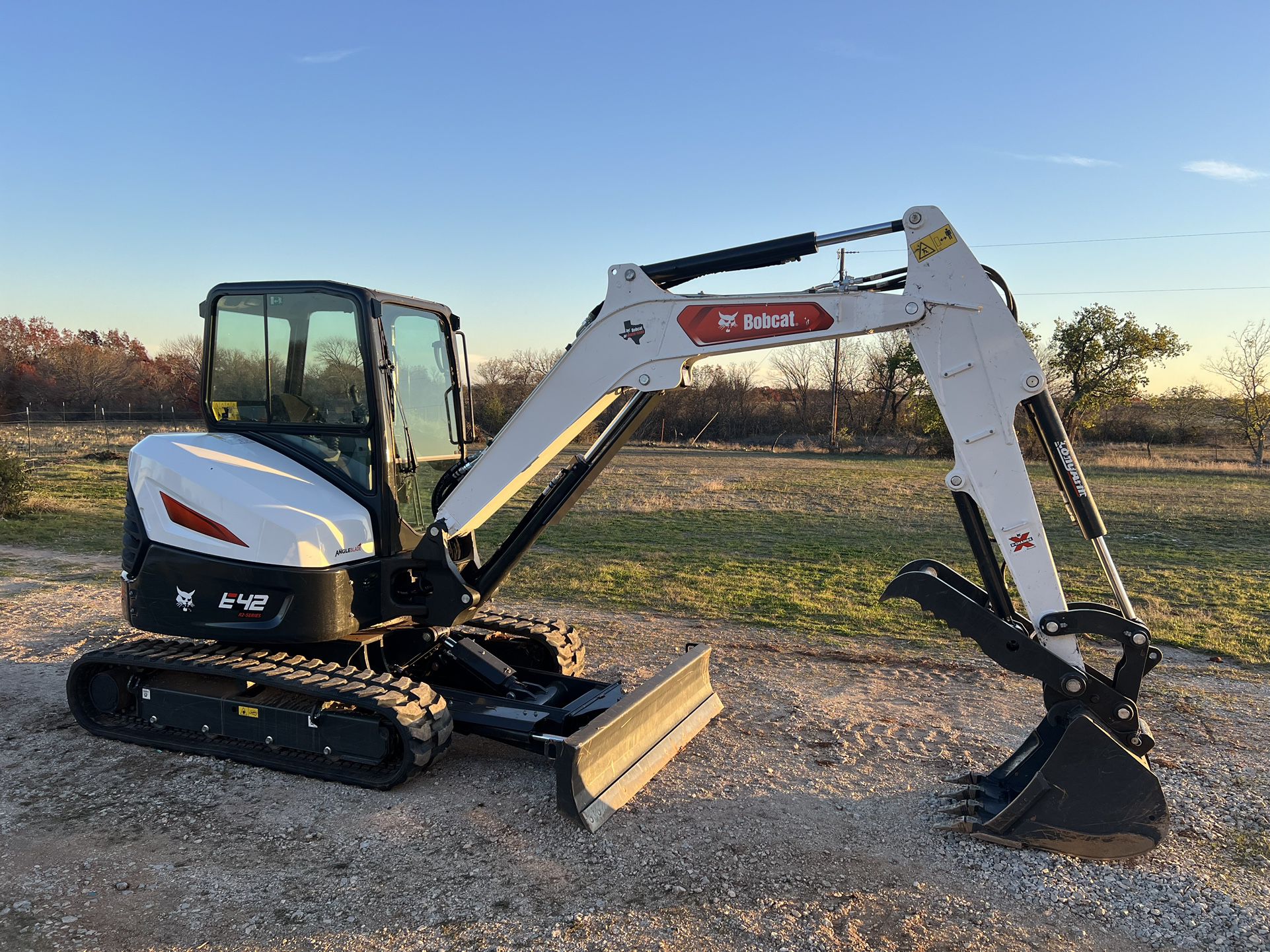 Bobcat E42 R2 With Angle Blade, Hydraulic Thumb And AC Cab