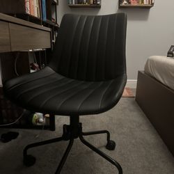 Black desk chair