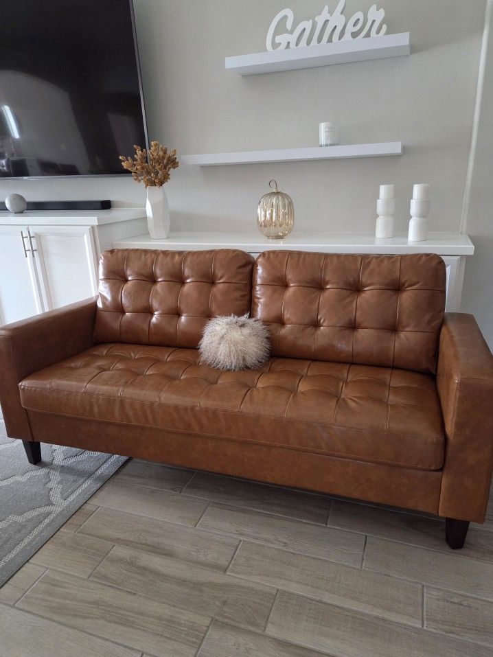 Beautiful Brookside Brynn Faux Leather Midcentury Camel Color Sofa.
Lightly used, in like new condition. 

76"L 

Pillow Not Included. 

$280

