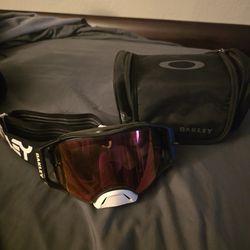 Oakley airbike goggles lens some what use up but usable but can by replace no cracks or broken tho