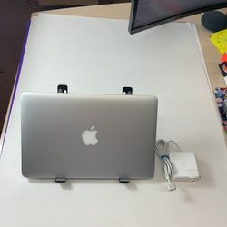 Apple MacBook Air A1465 – 11” Display, i5, 4GB RAM, 120GB SSD