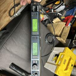 Shure  Microphone Receiver 