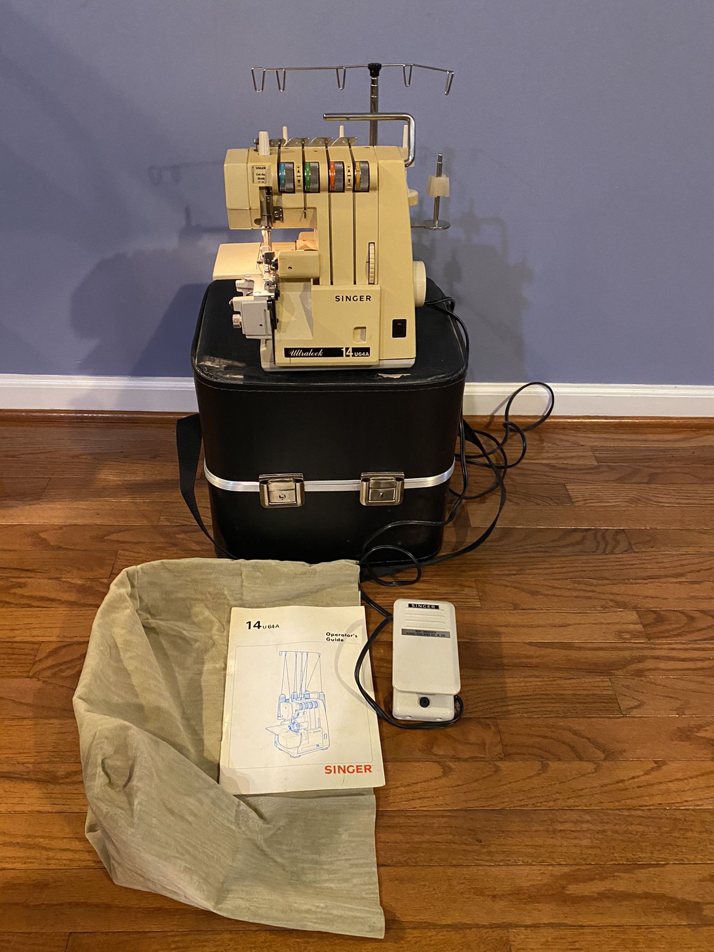 Serger machine(Premium quality and. Flawless condition. No single damage.