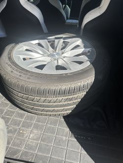 Tesla model x rear wheel and tire 20 inch