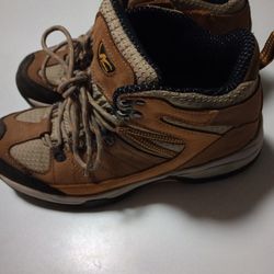 A Rock Women's Hiking Boots, Size 9 