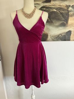 Like New Velvet Dress Size small. Measurements In The Picture 