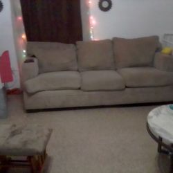 Couch Set  There In Mint Condition Also The Pillow Cases Are Washable
