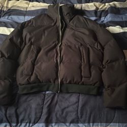BLACK PUFFER COAT SIZE L
