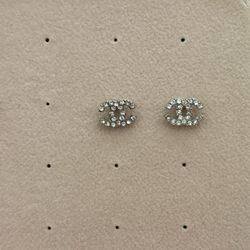 Channel Earrings (Jewelry)