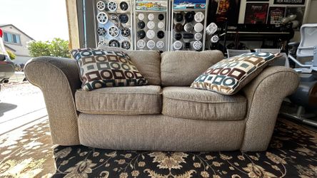 Oversized Plush Sofa and Loveseat with Accent Pillows – Super Comfortable