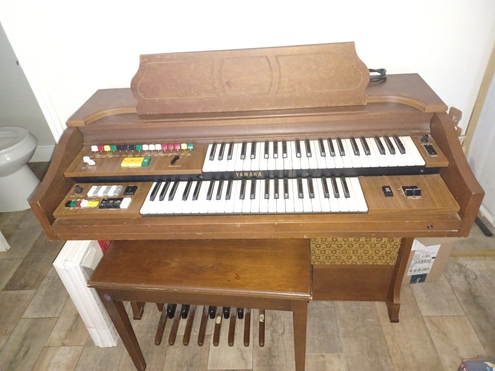 Electronic  Organ 3790