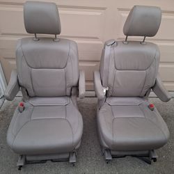 Toyota Sienna XLE 2nd Row Seats 2