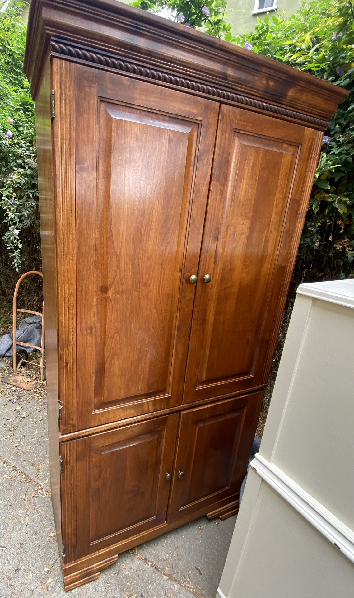 6’ Entertainment Cabinet