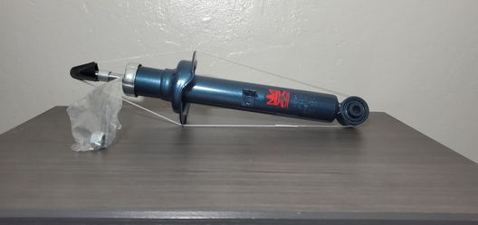 WIN2B 2002-2005 Lexus IS300 Front Struts - Open Box, Never Installed