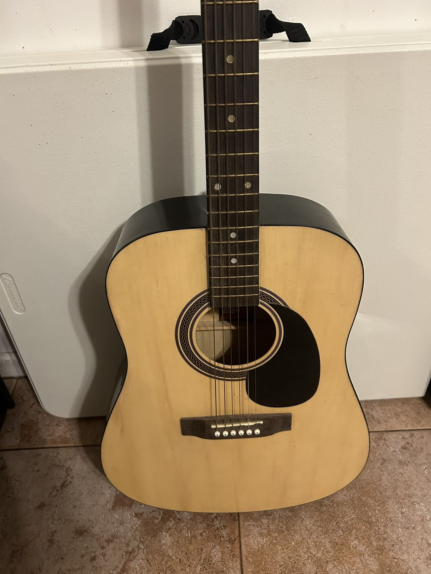 Rogue Acoustic Guitar $50 Great Condition 
