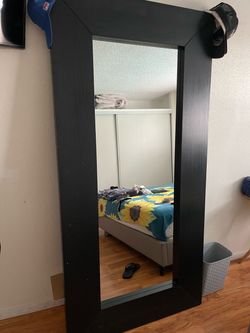 Hangable mirror